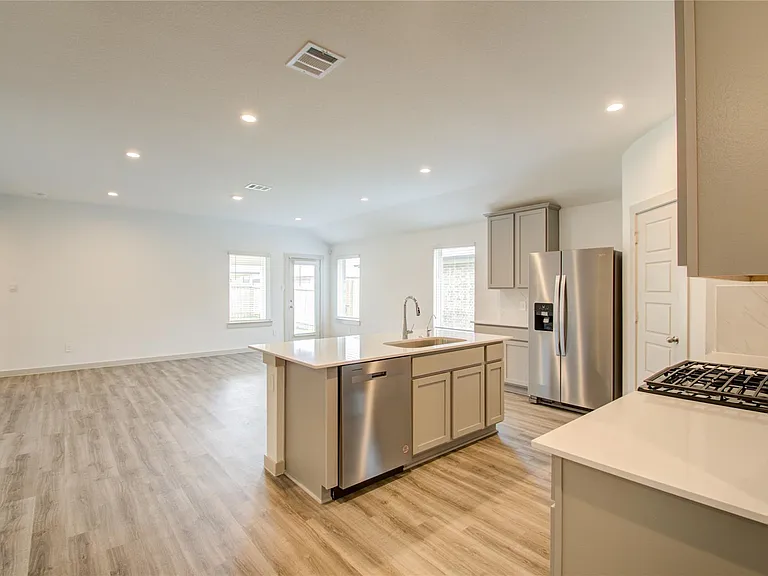 7911 Murciana Dr — Photo 16
