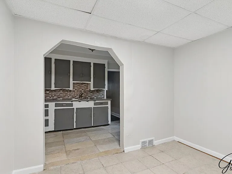 4082 Hereford St — Photo 28