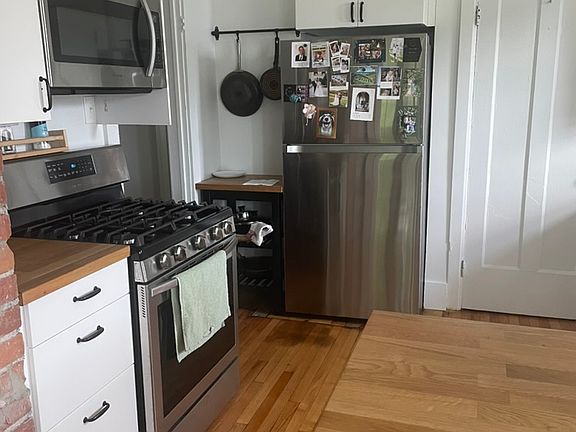 3rd image of 2442 Blaine Ave