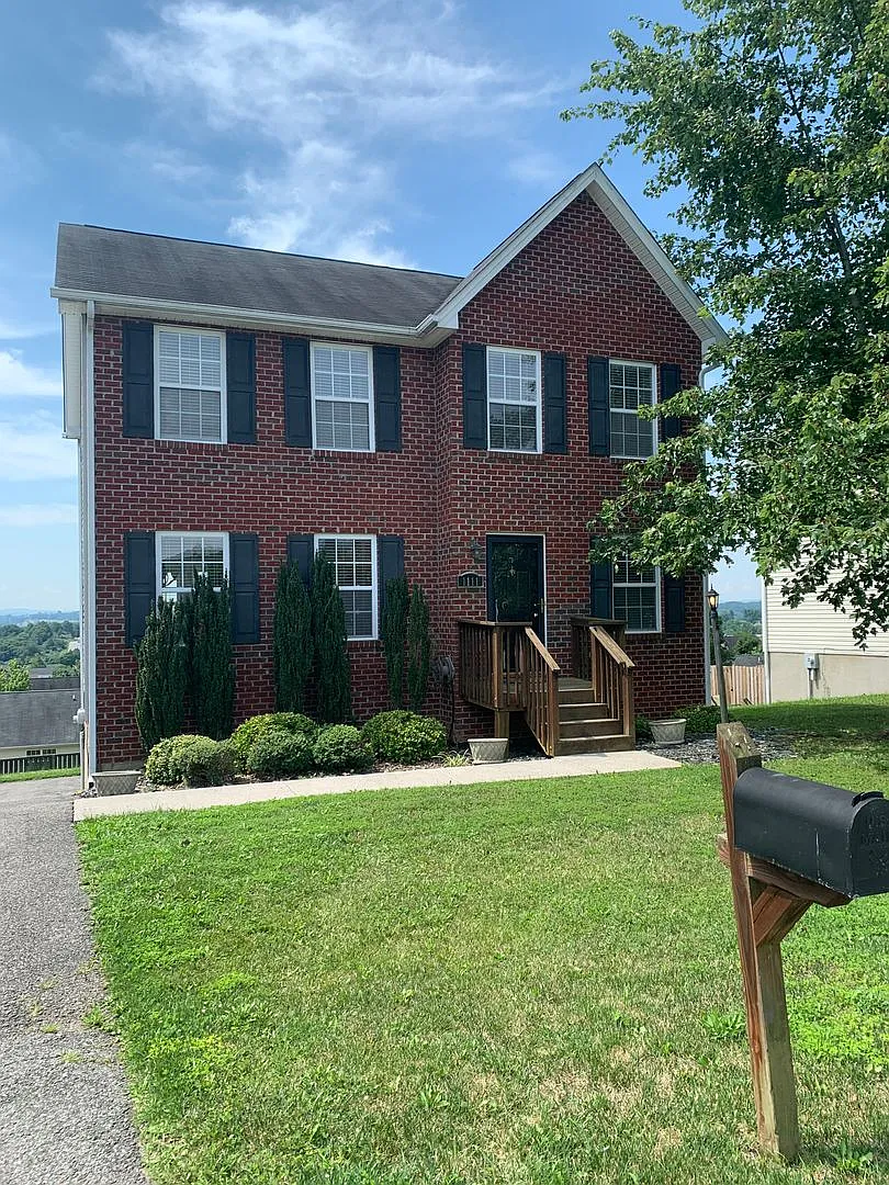 3 Bedroom 3.5 Bath House — Photo 2