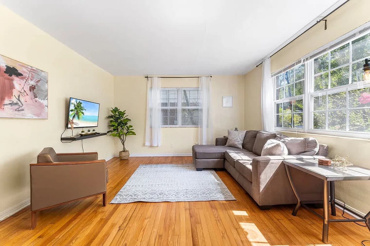 1 bed, 1.0 bath, 796 sqft, $1,201 — Photo 1