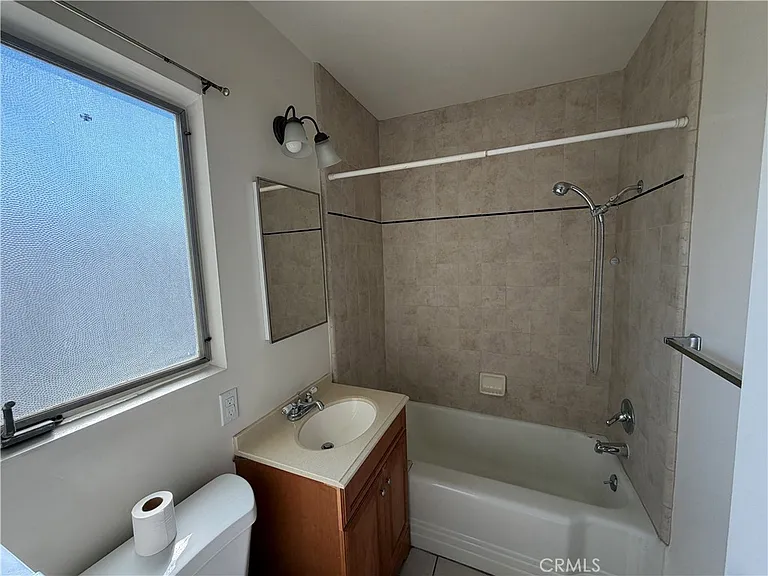 20 W Grand Ave #F — Photo 7