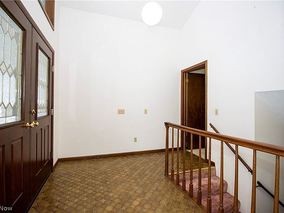 4th image of 1580 Saunders Dr
