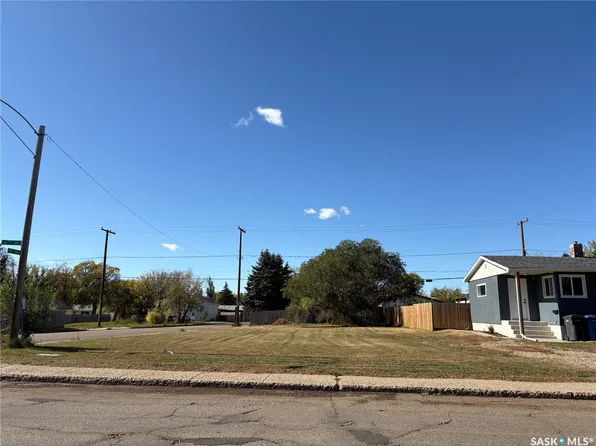 1201 110th Street, North Battleford, SK S9A 2H7