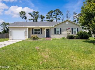 102 Pear Tree Ln, Richlands, NC 28574