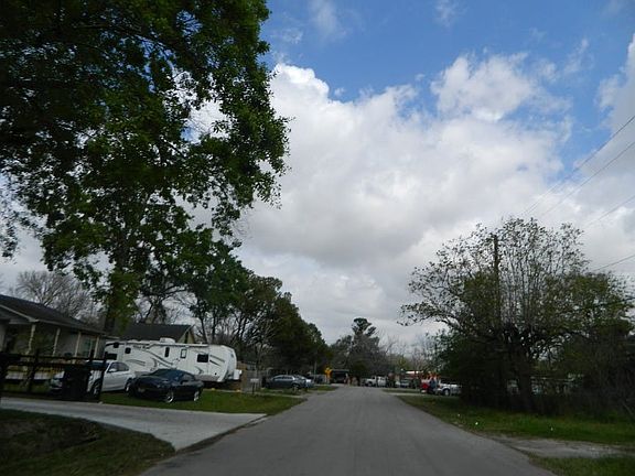 4th image of 5610 Woodlark St