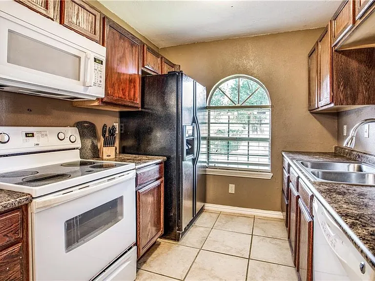 6817 Haltom Rd — Photo 18