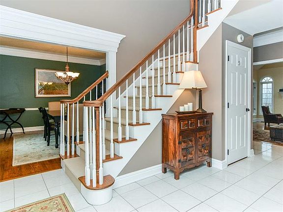 2nd image of 1631 Royal Oak