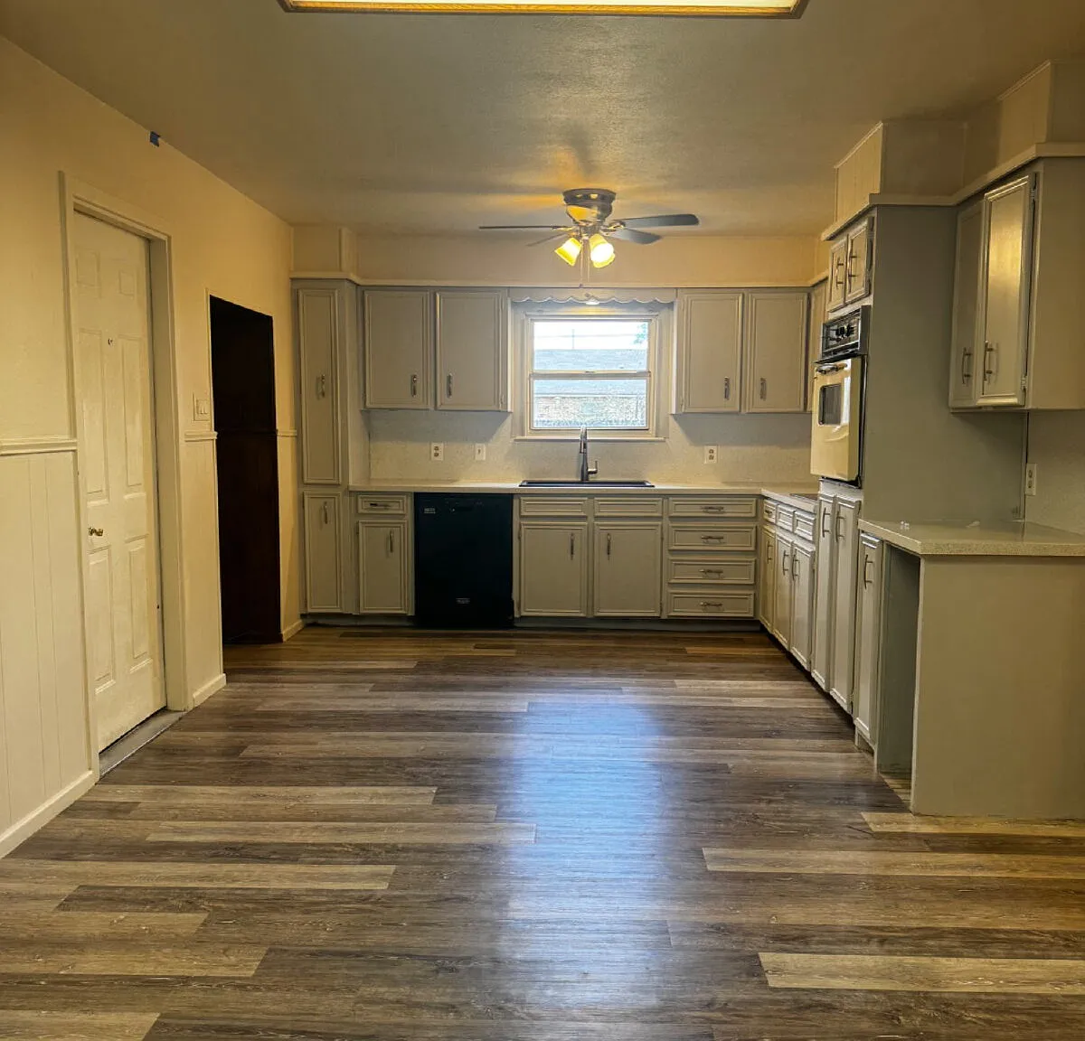 5 bed, 2.0 bath, 2108 sqft, $2,000 — Photo 3