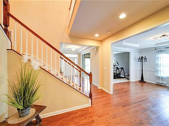 3rd image of 16222 Autumn Cove Ln