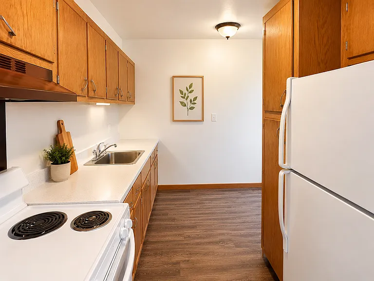 202 E Rees St — Photo 4