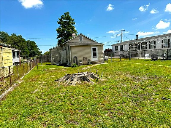4th image of 504 Saddler Rd