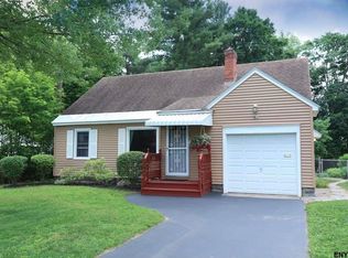 18 Willowbrook Rd, Glenville, NY 12302
