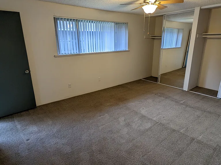 Royal Crest Townhomes — Photo 139
