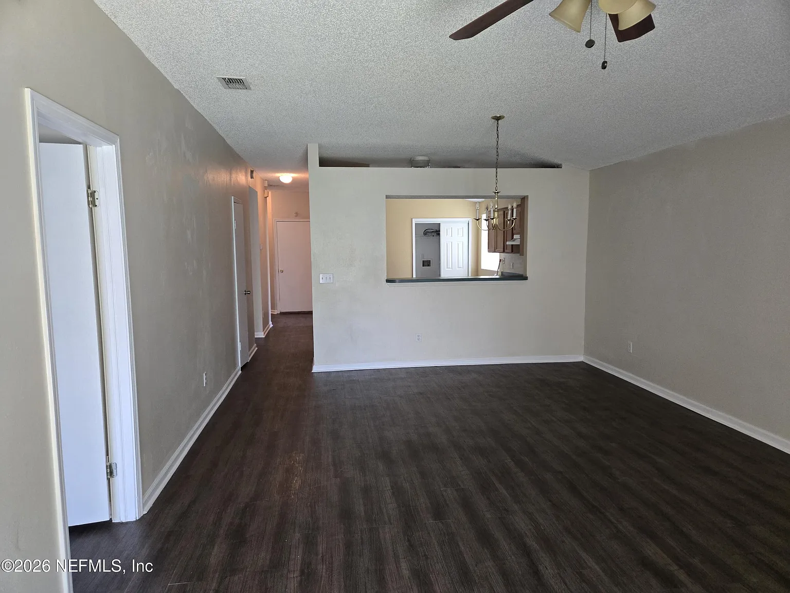 3 bed, 2.0 bath, 1728 sqft, $1,690 — Photo 2