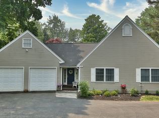 2 Silver Pines Dr, Pittsford, NY 14534
