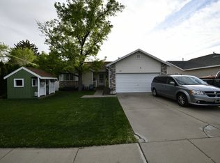 228 S Larkin Ln W, Kaysville, UT 84037