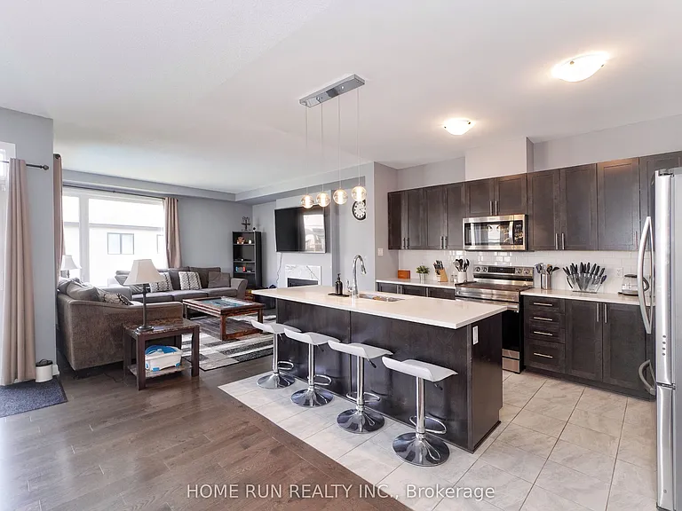 282 Nelson St E — Photo 8