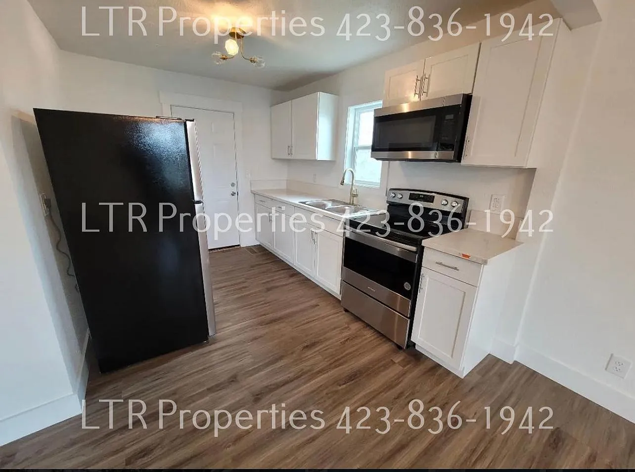 1421 Ivy St — Photo 2