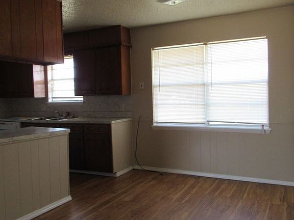 4th image of 4222 SW Summit Ave