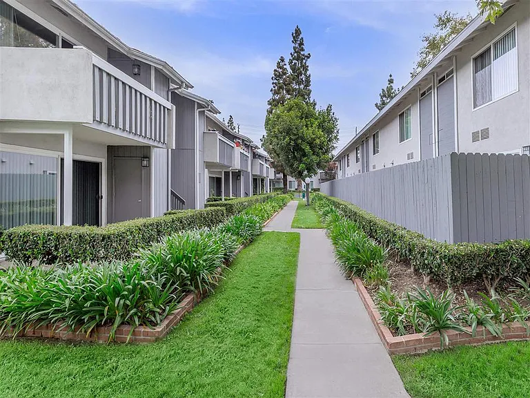 Briarwood Apartments — Photo 14