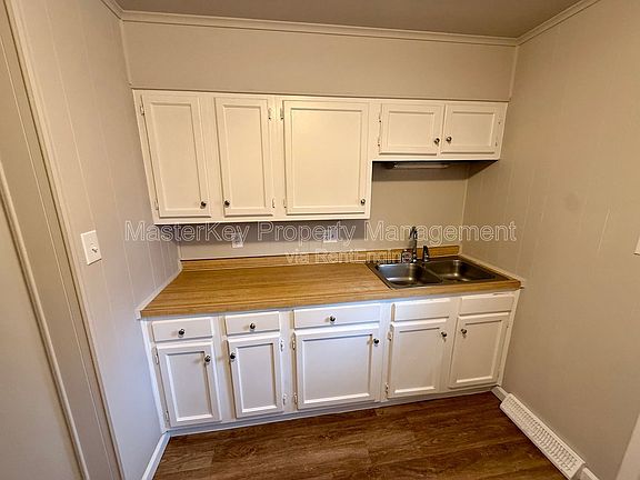 3rd image of 221 Byrum St