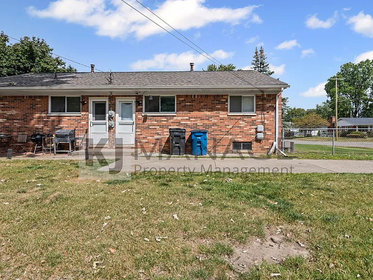 34713 Donnelly St — Photo 16