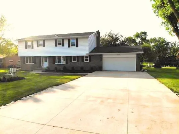 5941 Oak Lane Dr, Butte Des Morts, WI 54927