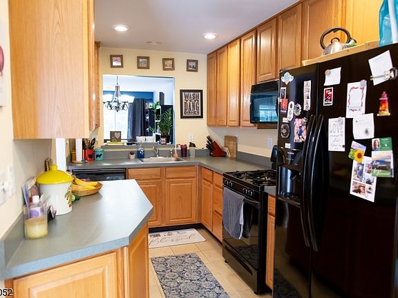 4th image of 19 Spruce Hill Ct #1307
