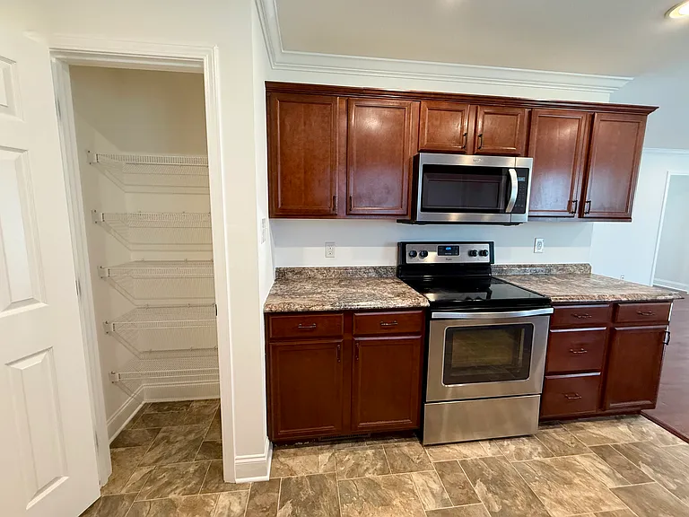 2312 Lawson Ave — Photo 5