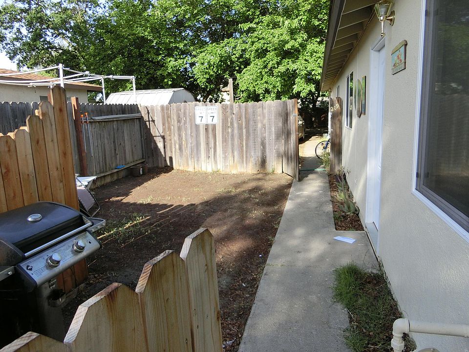 2nd image of 221 N Walnut St
