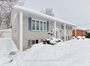 23 Park Dr, Petawawa, ON K8H 2C9