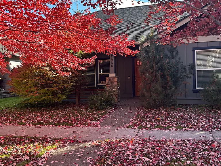 21365 Oakview Dr — Photo 2