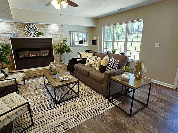 4th image of 389 Waxwing Dr
