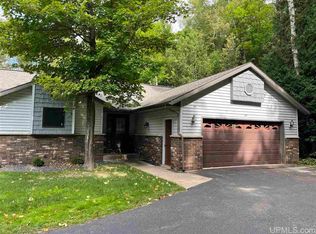 227 Rockwood Dr, Marquette, MI 49855