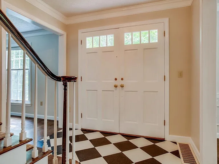 27 Buttonwood Rd — Photo 2