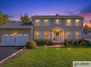 78 Henderson Rd, Kendall Park, NJ 08824
