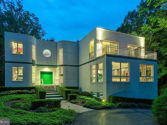2nd image of 11107 Corobon Ln