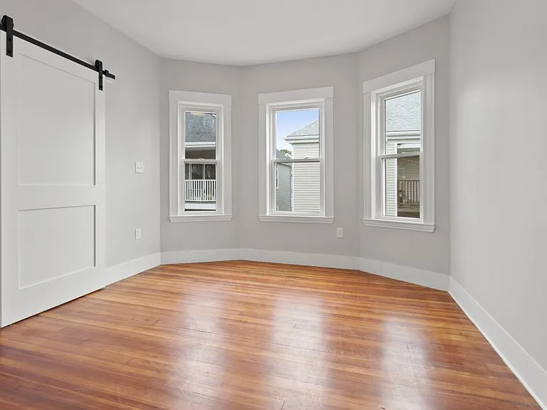 68 Saxton St #2 — Photo 7