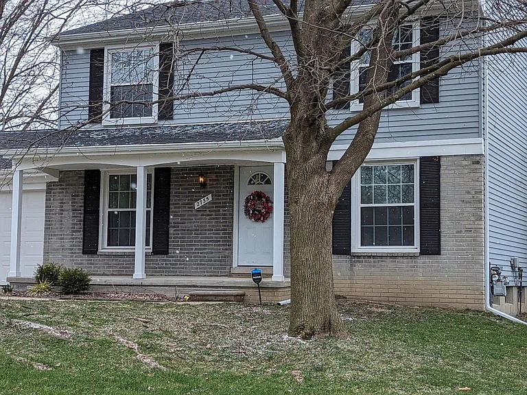 2735 Foster Ave — Photo 3