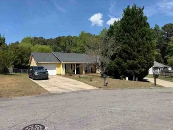 5562 Quietwood Pl, Fayetteville, NC 28304