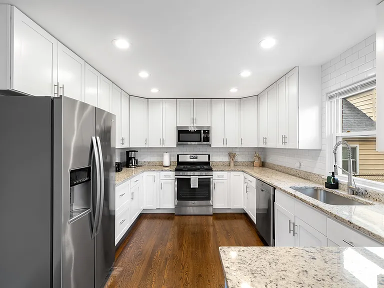 424 W Avery St — Photo 13