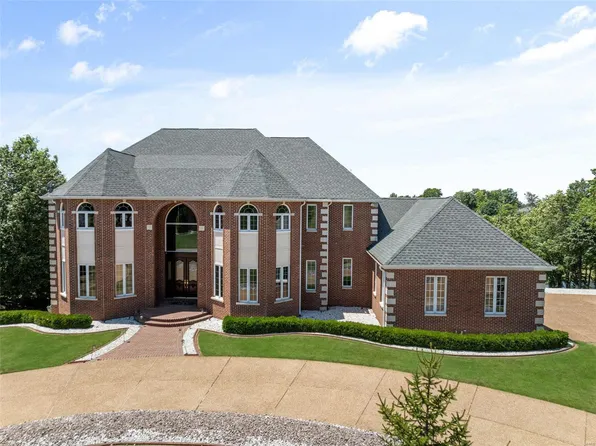 737 Hillenkamp Dr, Weldon Spring, MO 63304