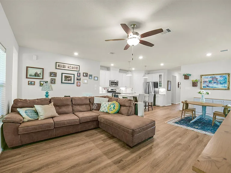 221 Woods Rose Ct — Photo 7