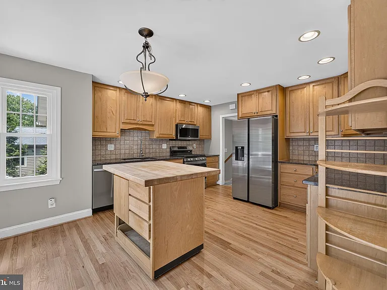 6443 Walters Woods Dr — Photo 22