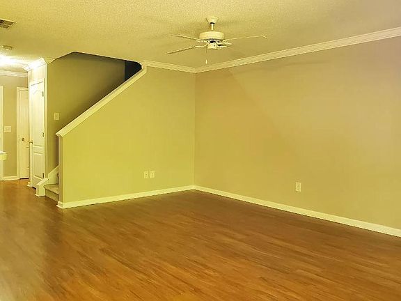 4th image of 259 Fox Creek Blvd