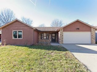 1827 Sterling Ct, Iowa City, IA 52240