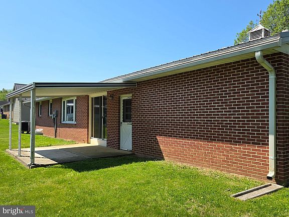 3rd image of 17 Oaklawn Blvd