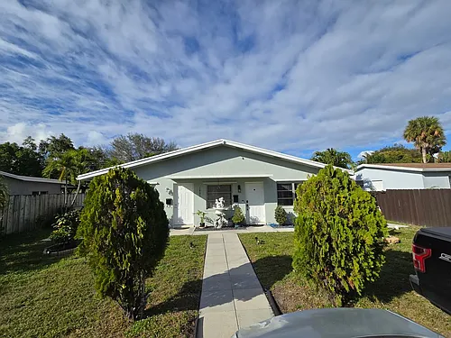 1021 SW 32nd Ct #B Photo 1