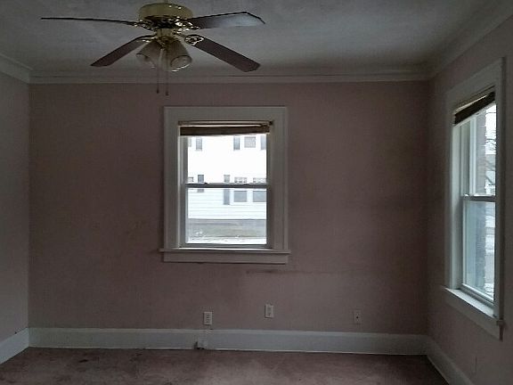 4th image of 2044 Douglas St